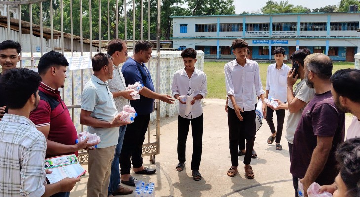 জগন্নাথদীঘিতে পরীক্ষার্থীদের মাঝে রুটিন ও উপহার বিতরণ